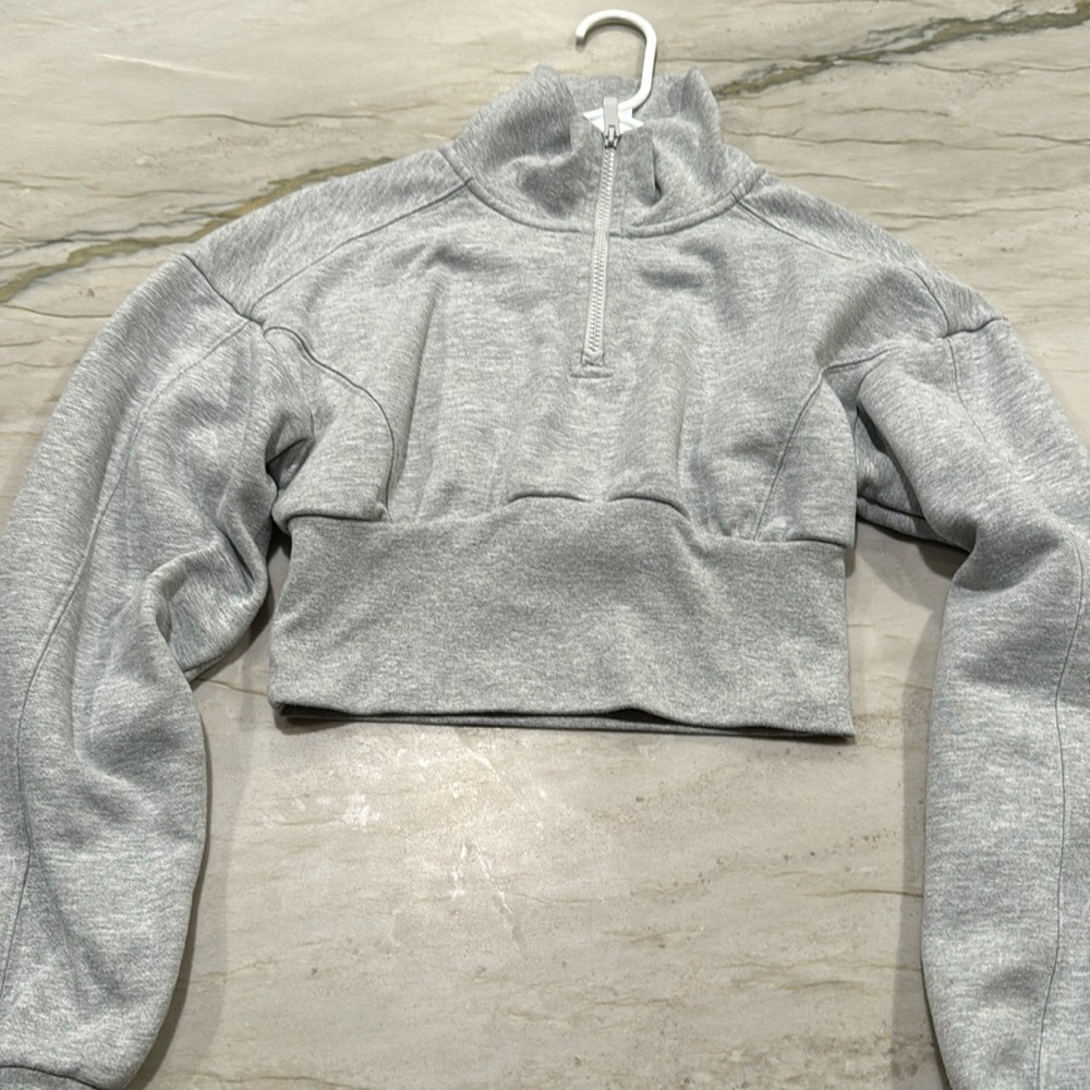 Women’s cropped pullover sweatshirt